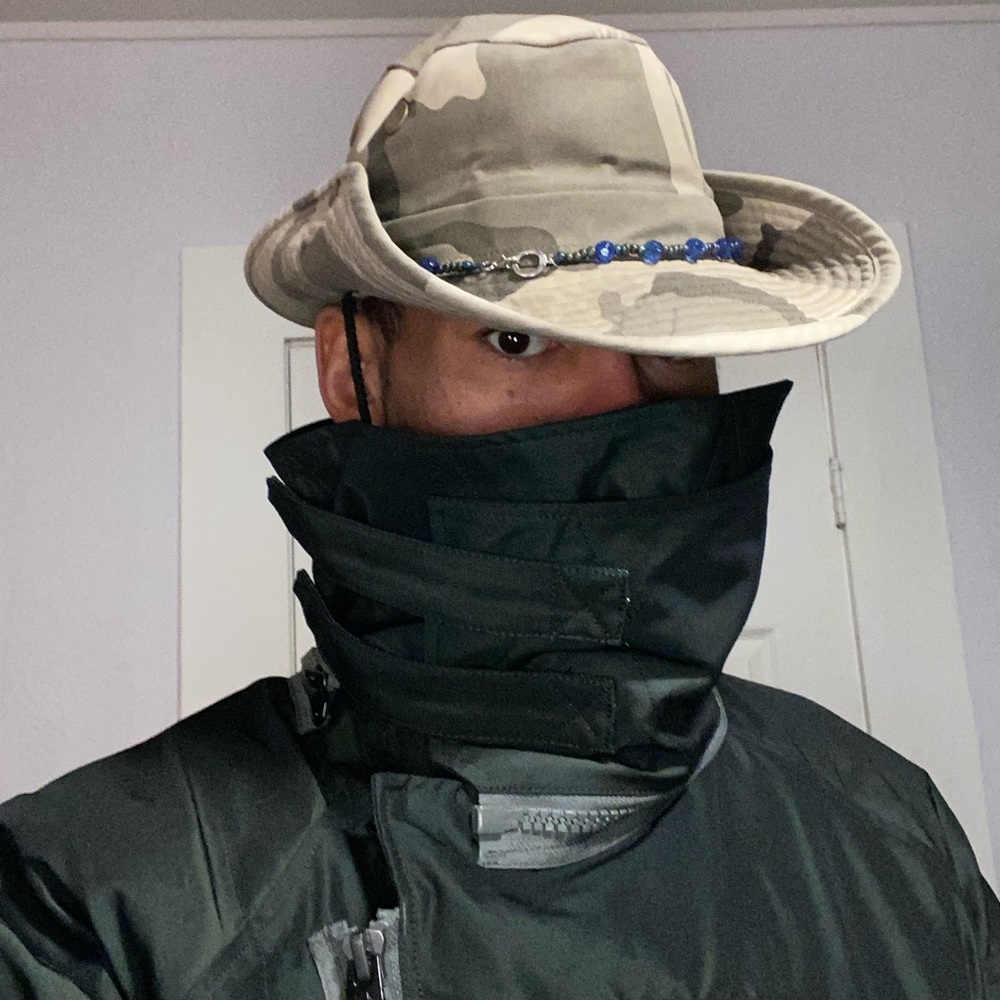 Meet your Posher, Bakari